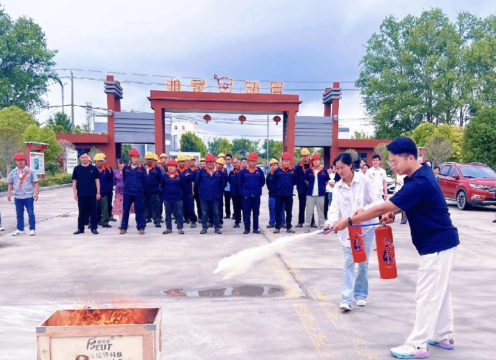 亞新公司開展消防應(yīng)急演練，筑牢安全生產(chǎn)防線