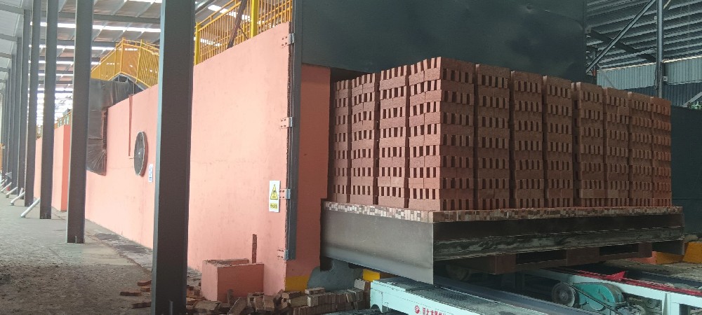 亞新再譜新篇：4.8 米 “一烘一燒” 隧道窯今日成功投產(chǎn)，以細(xì)節(jié)鑄就高效能